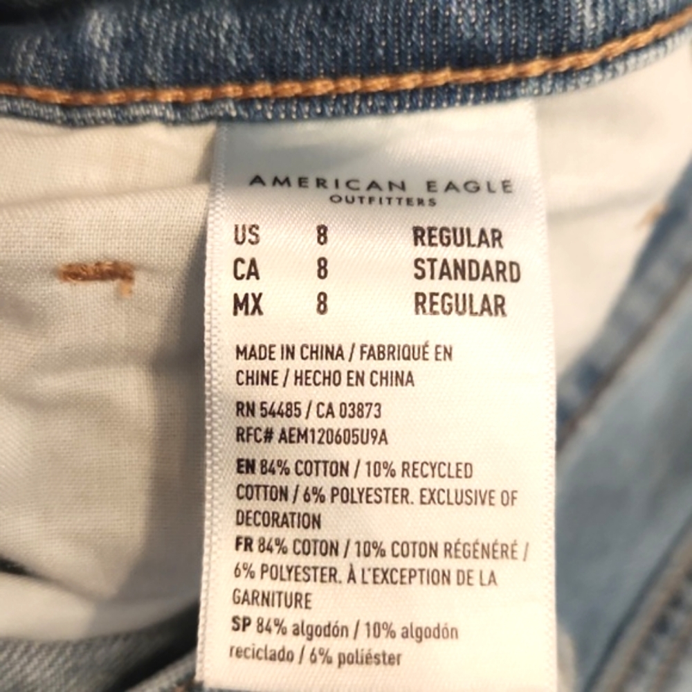 Womens American Eagle distressed mom jeans size 8. - Picture 8 of 11